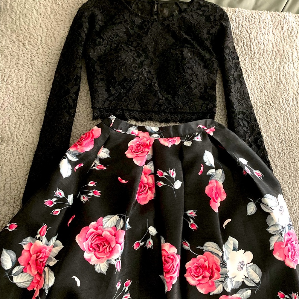 Elegant miniskirt and crop top two piece. Never worn.